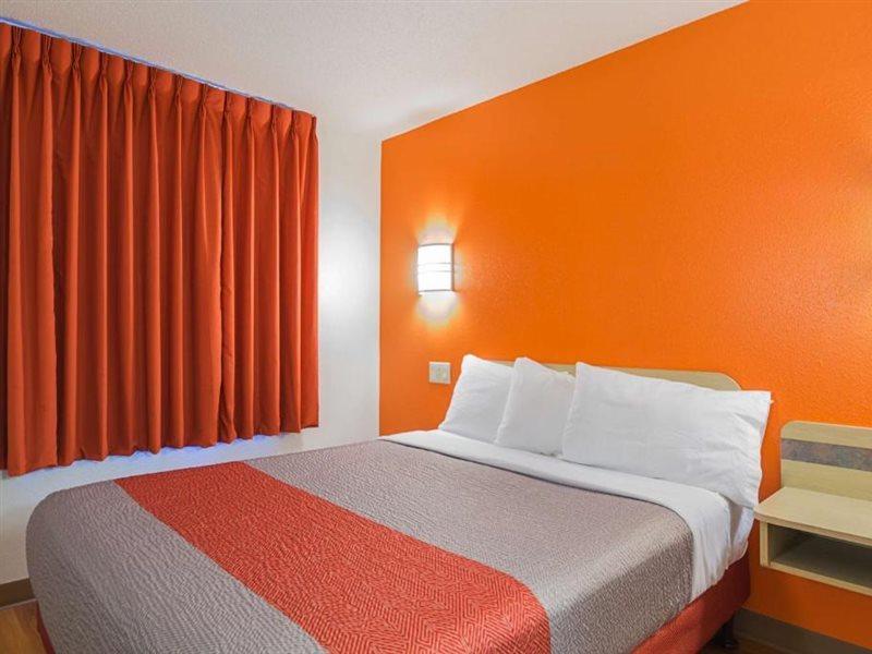 Motel 6-Whitby, On - Toronto East Kültér fotó