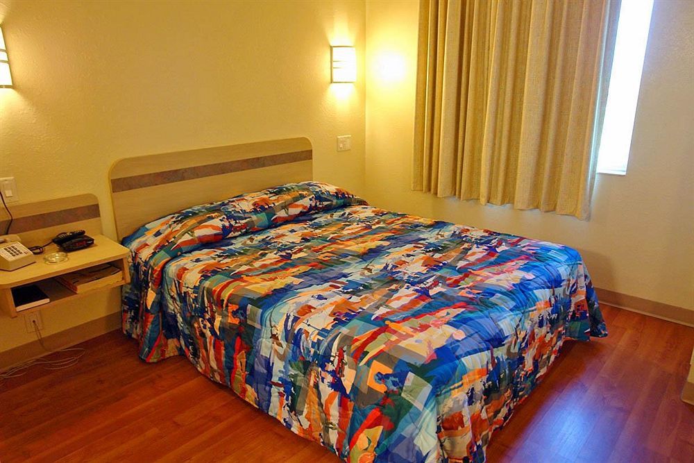 Motel 6-Whitby, On - Toronto East Kültér fotó