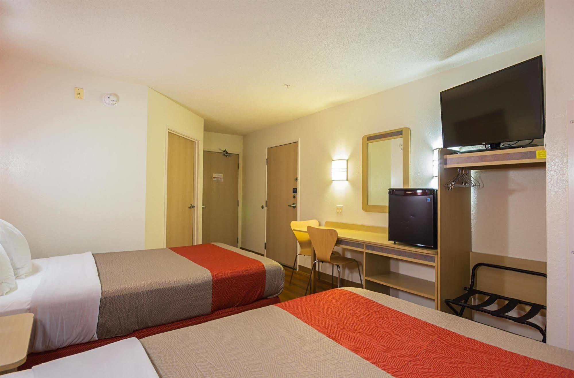 Motel 6-Whitby, On - Toronto East Kültér fotó
