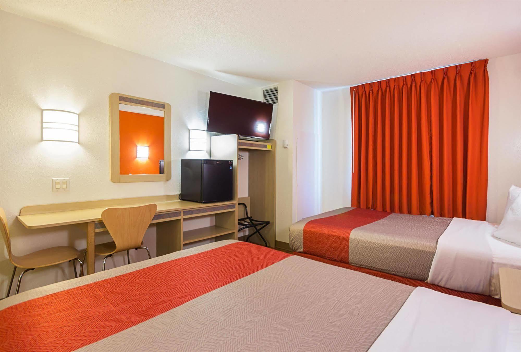 Motel 6-Whitby, On - Toronto East Kültér fotó