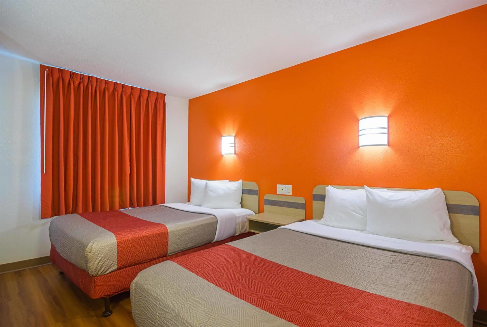 Motel 6-Whitby, On - Toronto East Kültér fotó