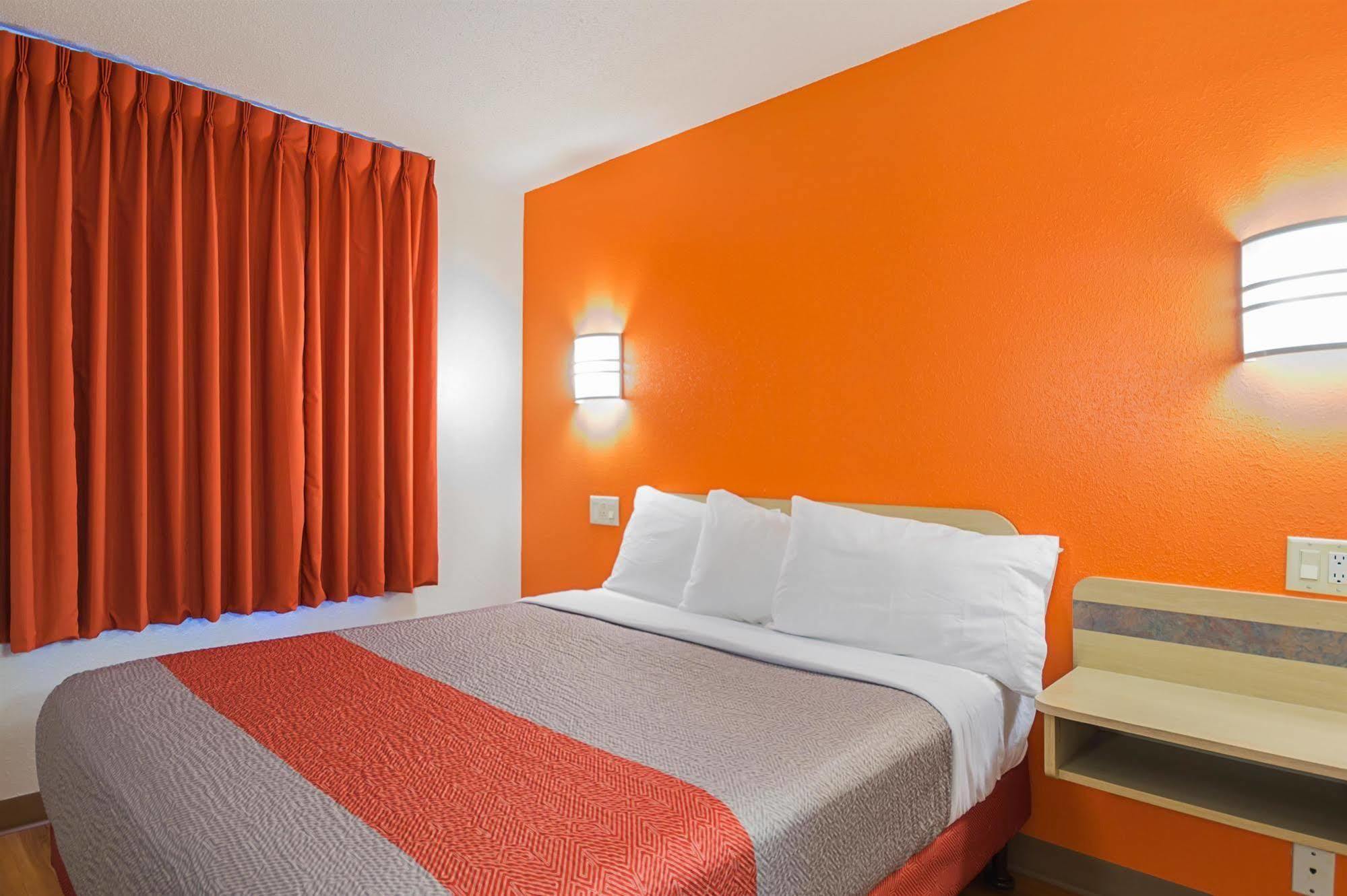 Motel 6-Whitby, On - Toronto East Kültér fotó