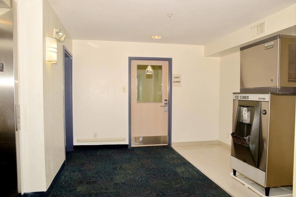 Motel 6-Whitby, On - Toronto East Kültér fotó